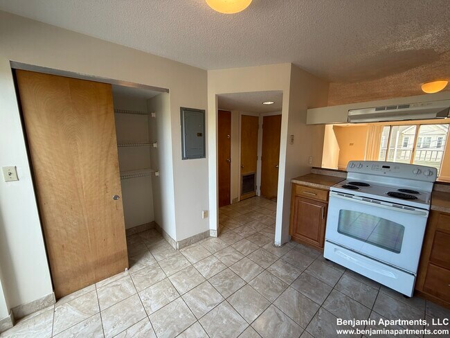 142 N Beacon St unit A4, Boston, MA 02135 - photo 3