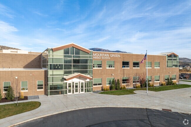 Mountain Green Middle School supports creativity and learning.