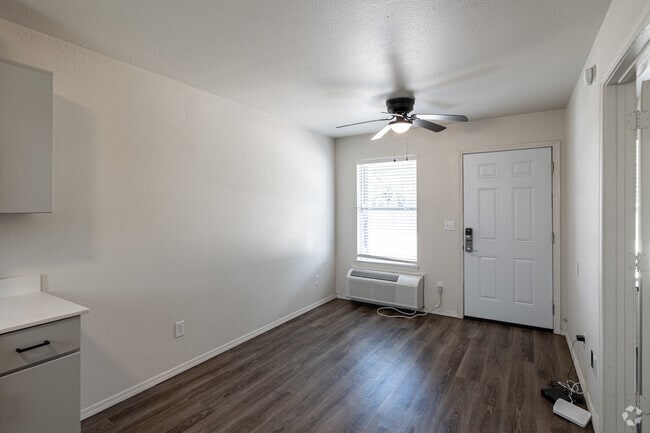 1BR, 1BA - 400SF - Living Room