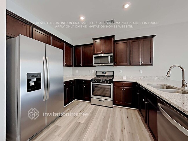 1046 Shadow Glen Dr, Fairburn, GA 30213 - photo 7