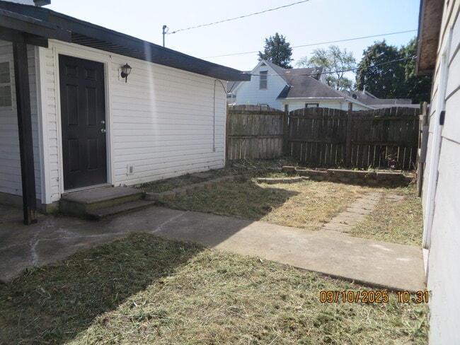 2119 Noble St, Anderson, IN 46016 - photo 5