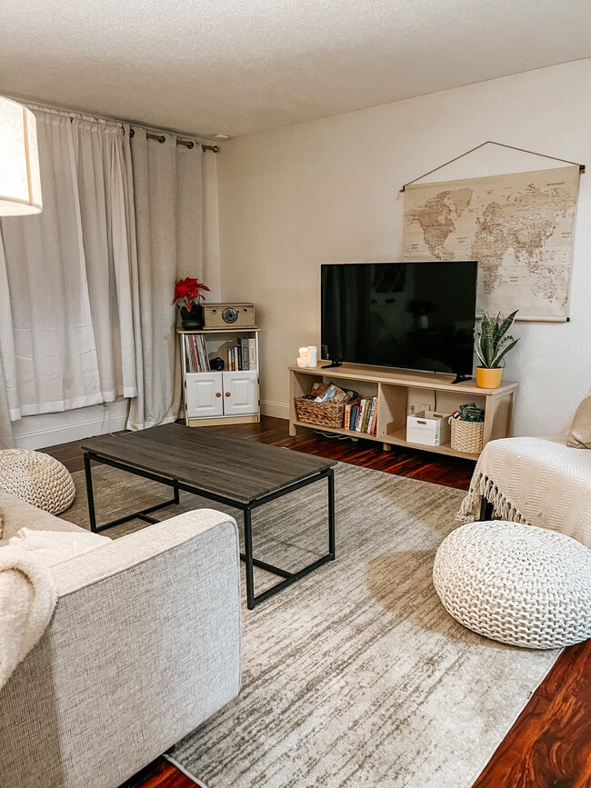 805 Minnewawa Ave, Clovis, CA 93612