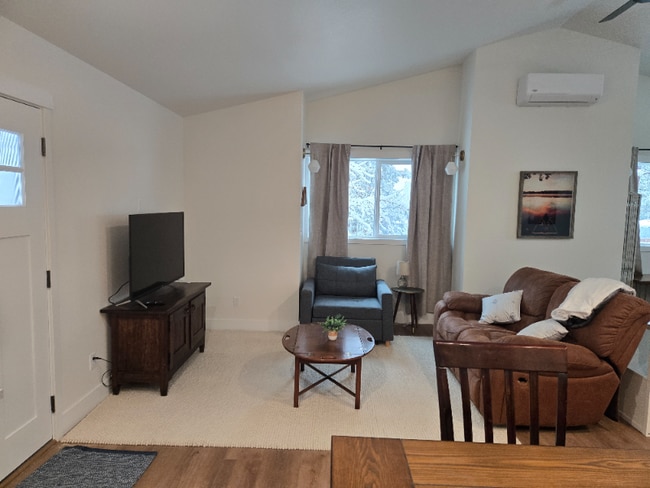 20512 Whitstone Cir, Bend, OR 97702 - photo 4