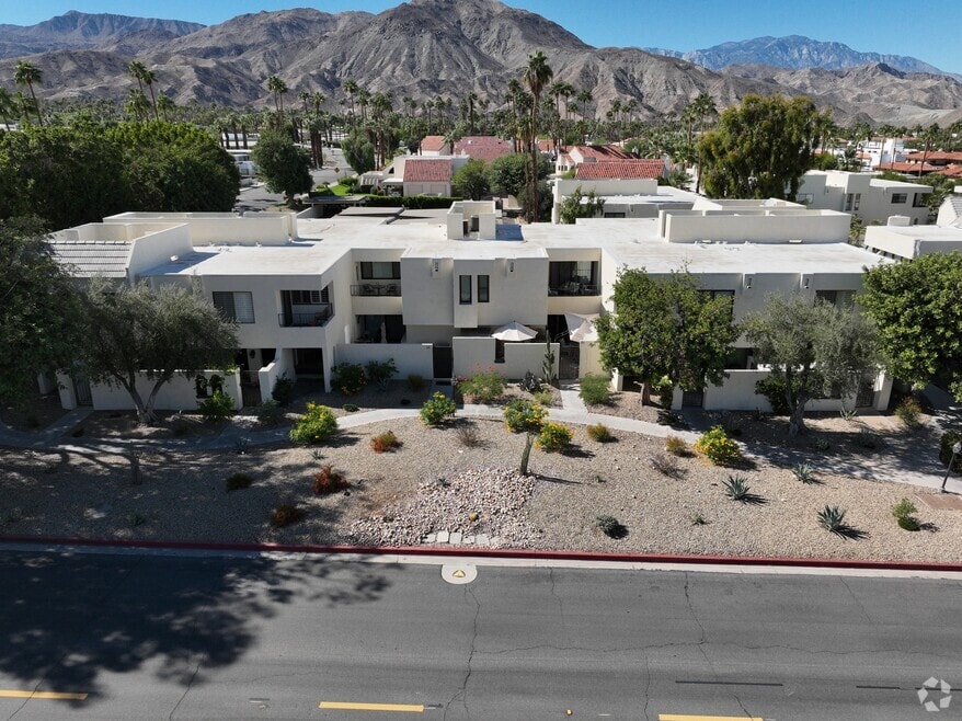 45451 Lupine Ln unit 30, Palm Desert, CA 92260 - photo 2