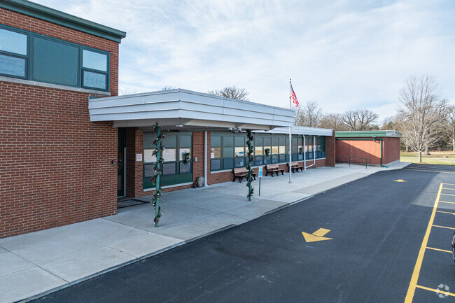 Nettle Creek Elementary School is a public elementary and junior high school in Morris, IL.