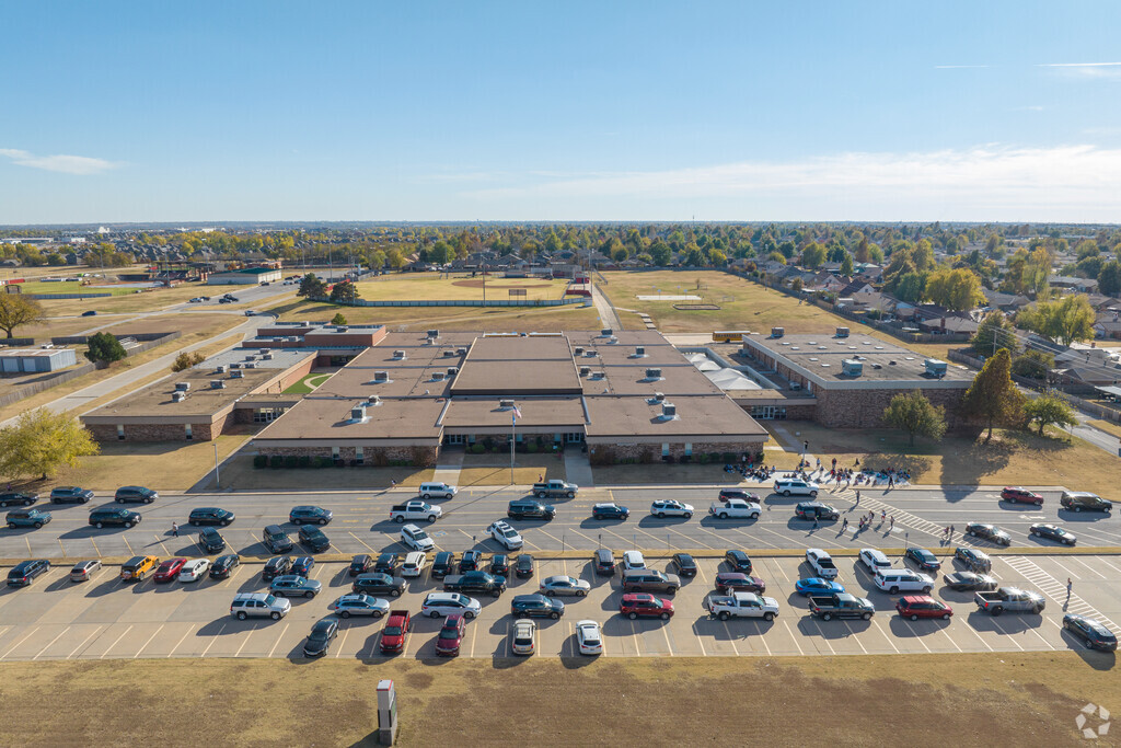 Independence Elementary School has its own athletics facilities.