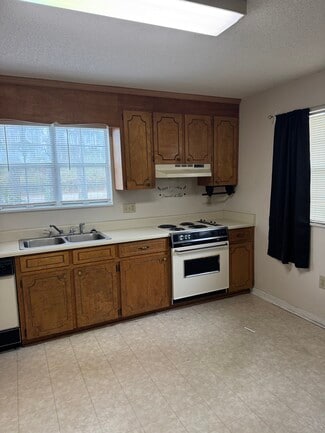 121 Country Village Ct Unit 121 country village, Greenwood, SC 29649