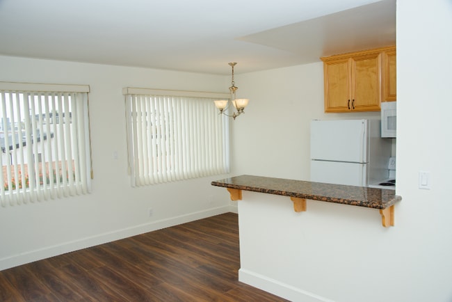 540 Avenue C unit F2, Redondo Beach, CA 90277 - photo 4
