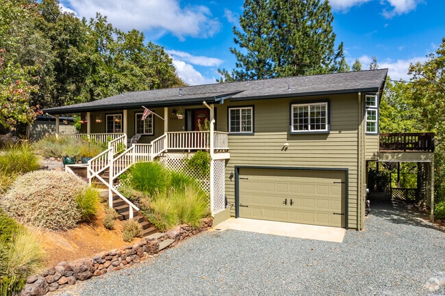 Ranch-style homes are common in Pine Grove.