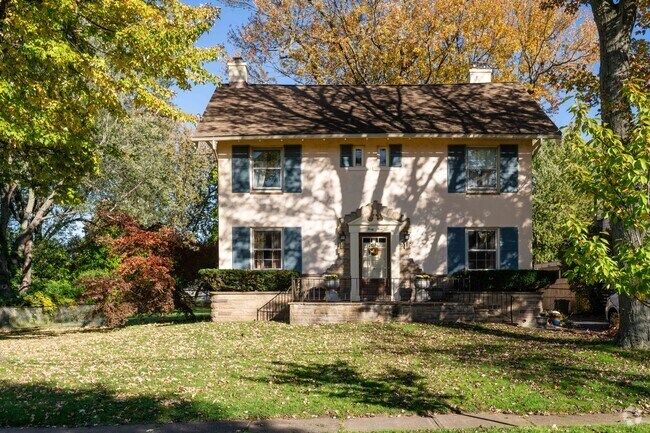 The amount of old trees in Williamsville shows the age of the neighborhood.