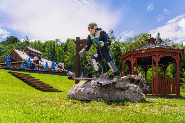 A one-of-a-kind statue in Killington honors all skiers while locals and visitors pass by.
