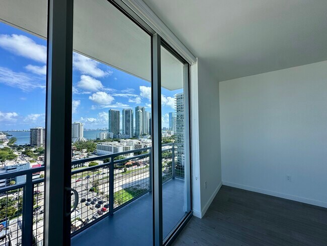 460 NE 29th Terrace unit B8, Miami, FL 33137 - photo 4