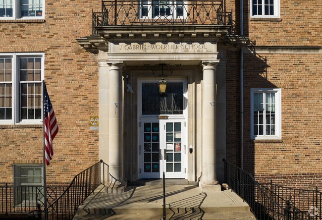 Woerner Elementary School front entrance.