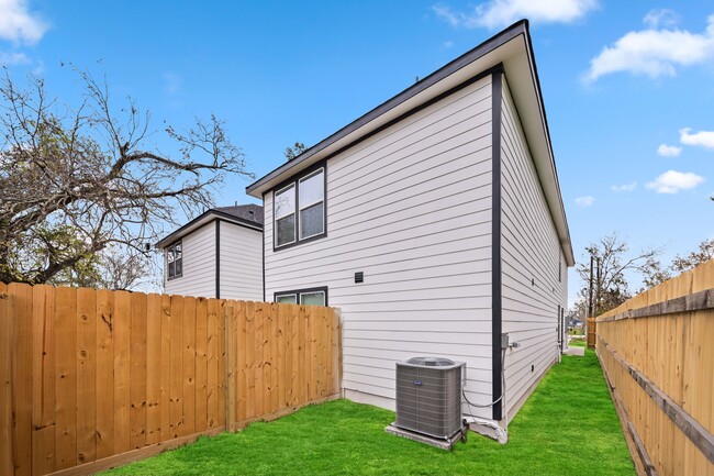 8211 Bigwood St, Houston, TX 77078 - photo 3