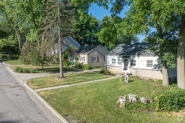 Minimal Traditional homes are common in the Elmwood Lafayette area.