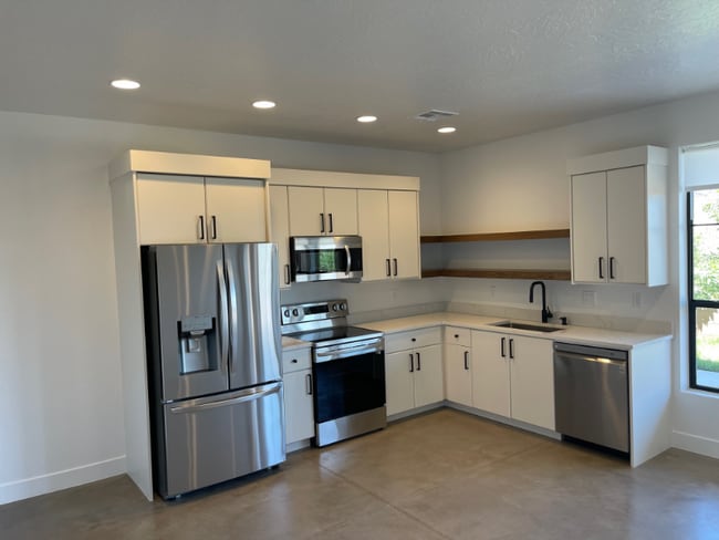 676 676 W Lava Pointe Dr, St. George, UT 84770 - photo 5