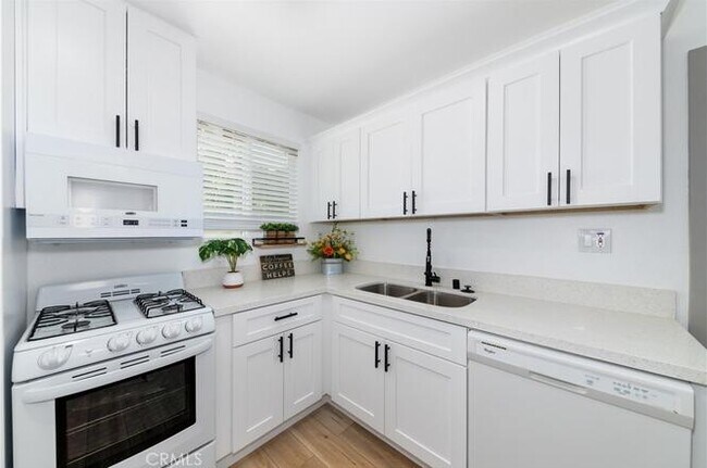 218 E Hullett St unit Front, Long Beach, CA 90805 - photo 5