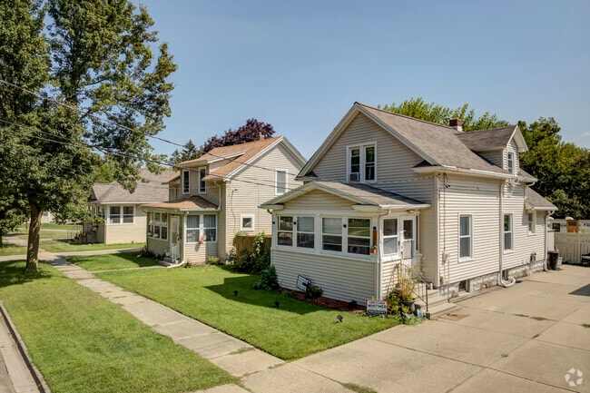 Homebuyers find diverse architectural styles in Falling Waters, Jackson, MI.