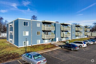 907 Dale St SW, Hutchinson, MN 55350