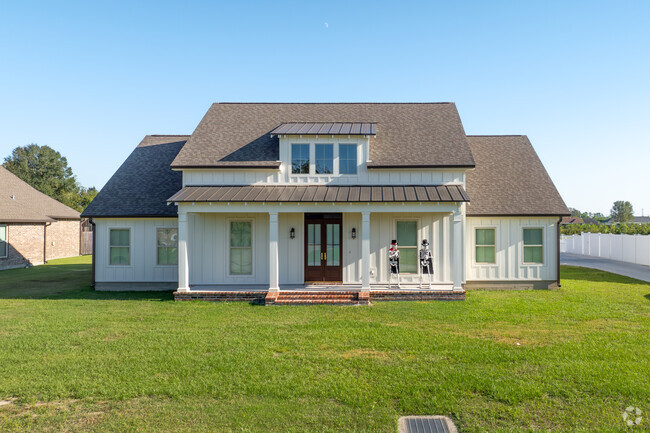 Lafourche Crossing offers a variety of homes that cater to different tastes and lifestyles.