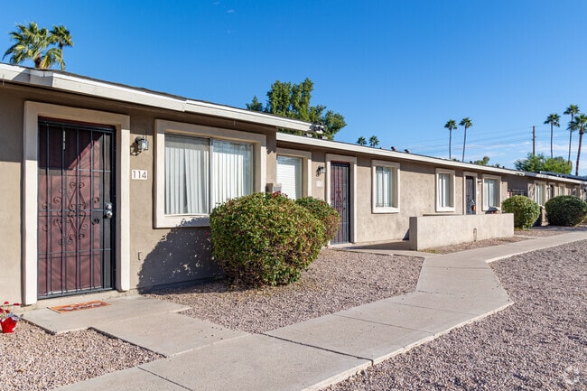 Camelback Courtyard, Phoenix, AZ 85016 - photo 2