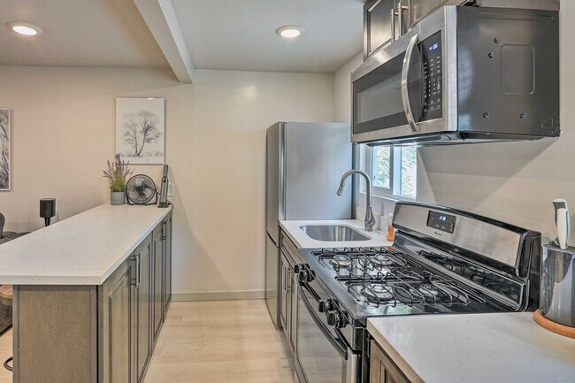 2715 Macarthur Blvd unit ID1305026P, Oakland, CA 94602 - photo 3