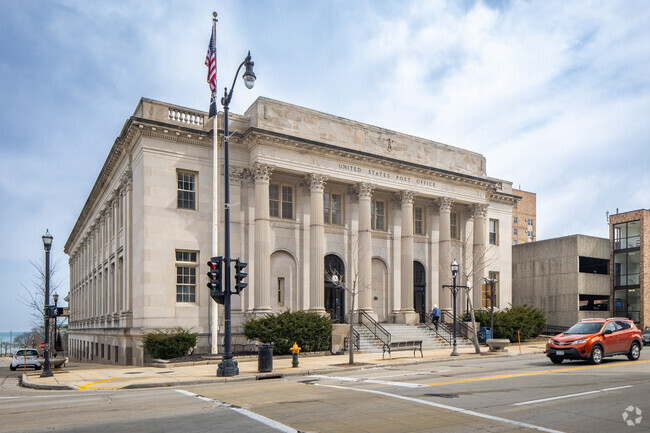 The USPS in Racine, WI is in an impressive, Neoclassical building.