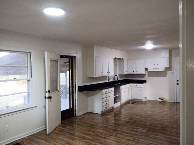 574 Daniel Cir, Jackson, MS 39212 - photo 2