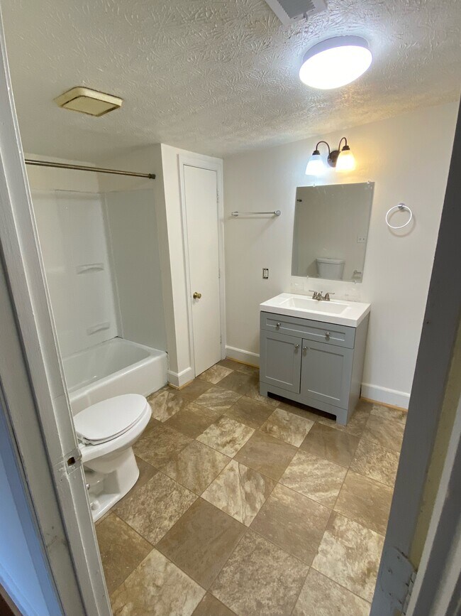 481 Midgett Farm Rd unit 4, Concord, VA 24538 - photo 4