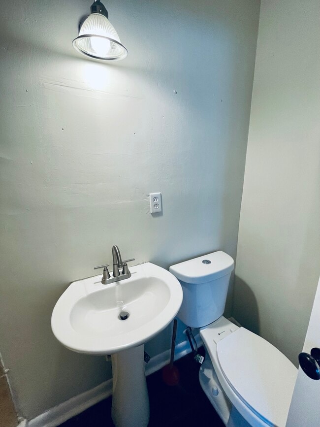 1211 Victoria Blvd, Hampton, VA 23661 - photo 5