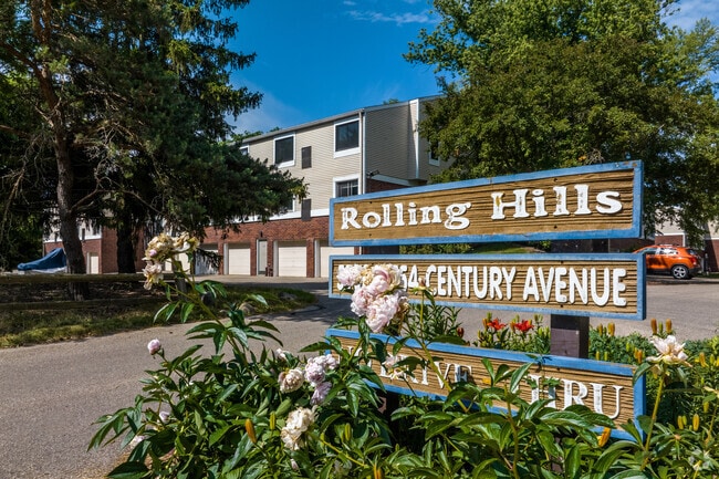 The driveway signage for Rolling Hills Condominiums in Orchid Heights.