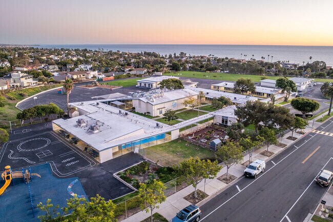 Palisades Elementary School is in close proximity to the oceans and neighborhood.