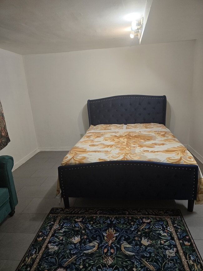 Queen size bed