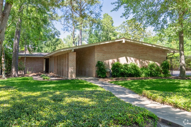 Mid-century modern homes offer timeless elegance in Piney Point Village.