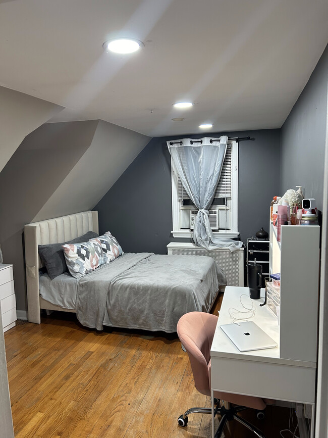 2nd bedroom