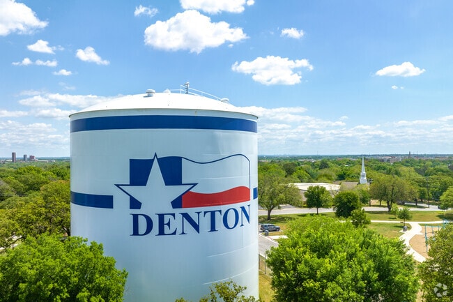 This denton water tower over looks McKenna park in the neighborhood of Rayzor Ranch.