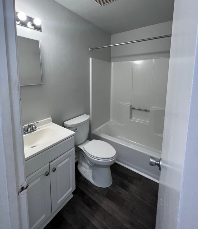 1568 N King St unit 1LG, Hampton, VA 23669 - photo 5