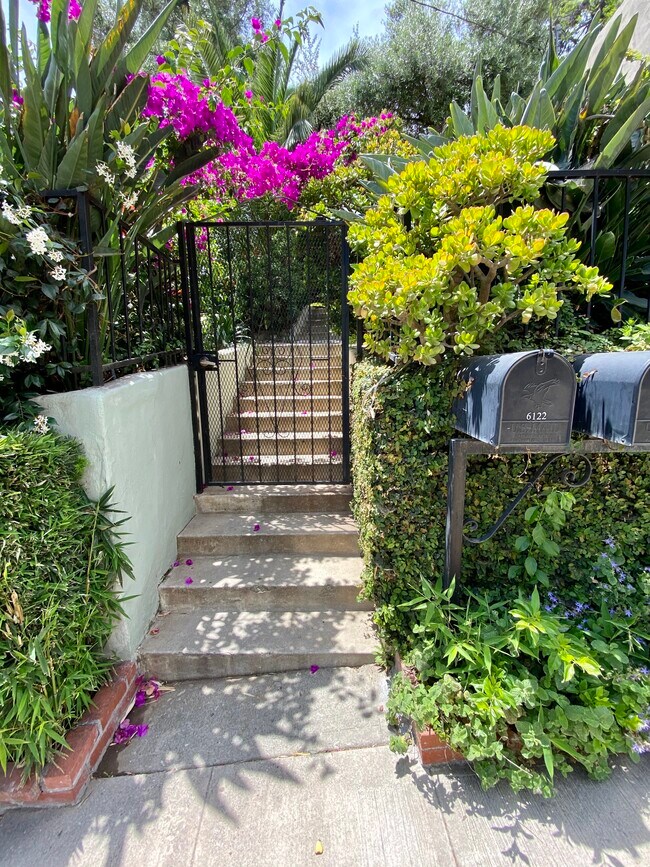 6124 Glen Tower St, Los Angeles, CA 90068 - photo 2