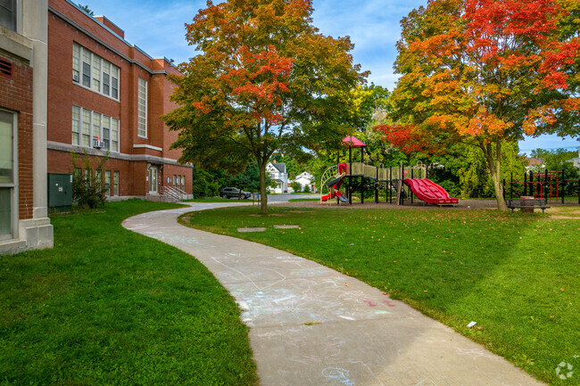 Franklin Elementary School enjoys lots of outdoor amenities.