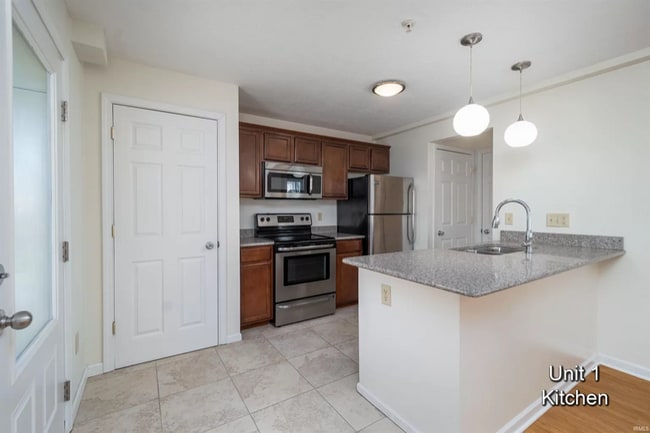 406 E Hillside Dr unit 1, Bloomington, IN 47401 - photo 3