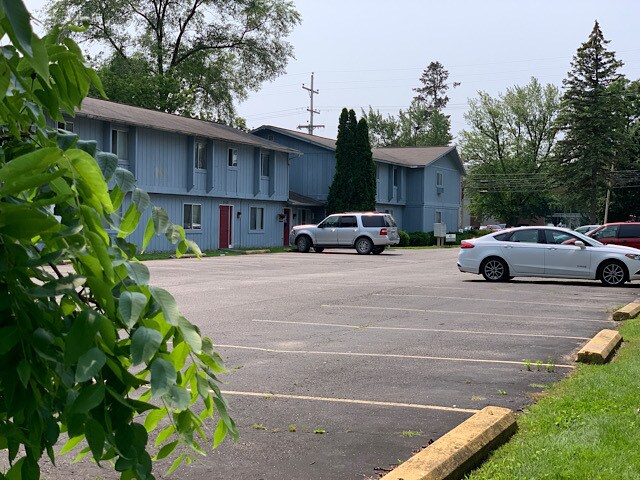 Wright Ave Apartments, Alma, MI 48801 - photo 4