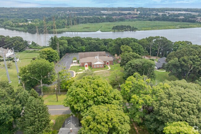 The White Oak Baptist Academy is located at 5344 Main Street in Stratford, CT.