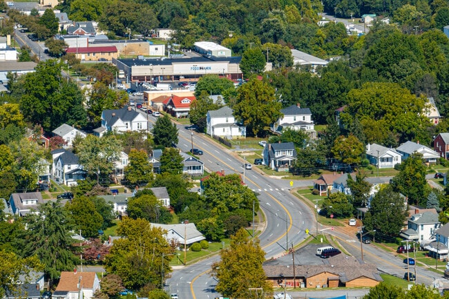 A long Fort avenue, West End shoppers quickly access shopping, retail, and grocceries.