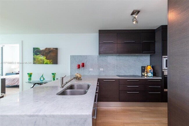 900 Biscayne Blvd unit 2002, Miami, FL 33132 - photo 4