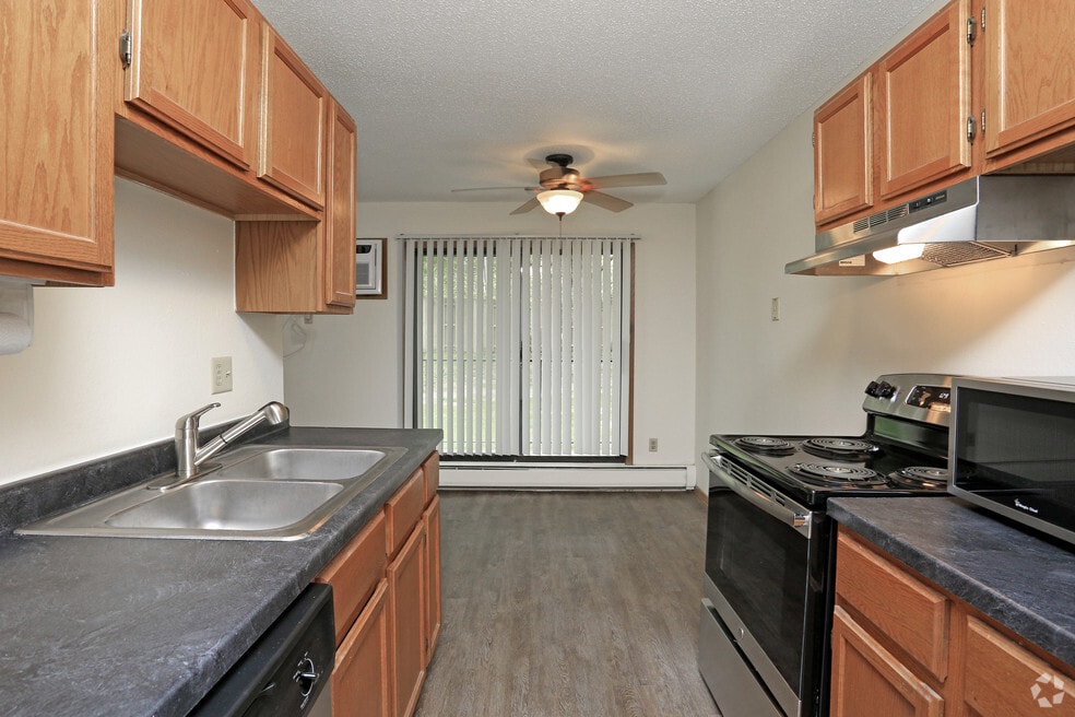 Century Ridge, Maplewood, MN 55119 - photo 1