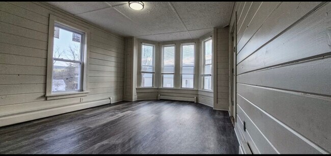 26-28 Depot St unit 28-1, Hillsboro, NH 03244 - photo 5