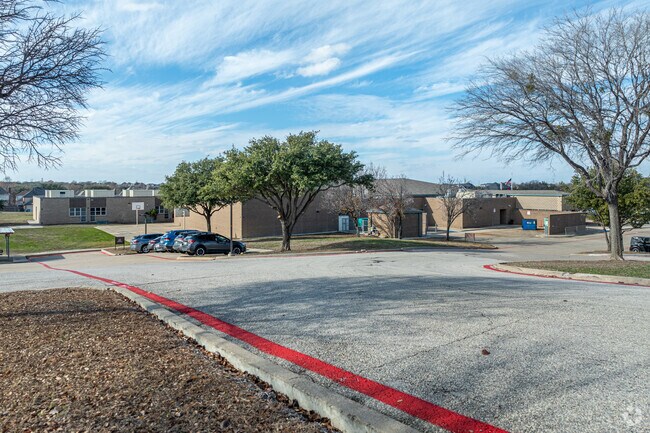 Polser Elementary School welcomes local students in Carrollton to come learn.