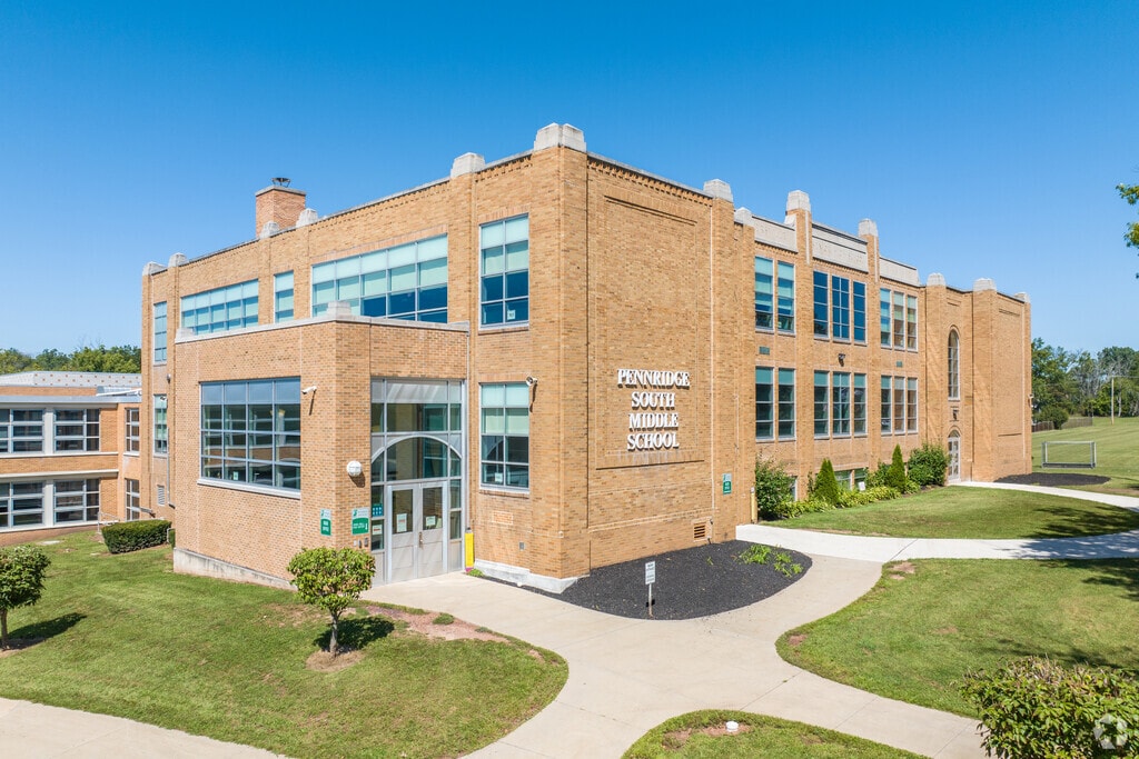 Pennridge South Middle School receives an overall B- grade from niche.com.