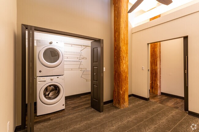 Spaghetti Works Apartments, Wichita, KS 67202 - photo 5