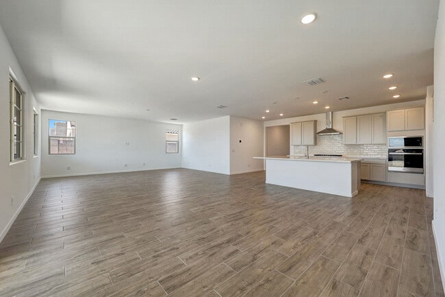 18381 W Mohave St, Goodyear, AZ 85338 - photo 3